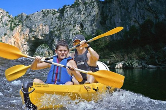 Coffret Cadeau Wonderbox Randonnée en canoë-kayak dans les Gorges de l'Ardèche - idée, box et coffre
