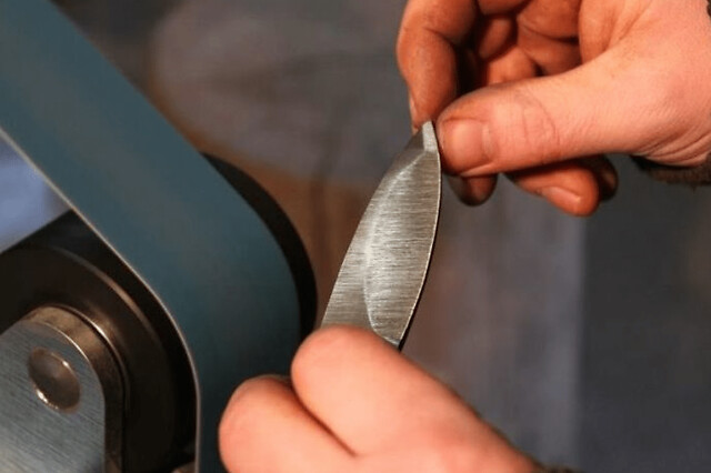 Atelier fabrication de couteau à Saint-Sulpice (53)