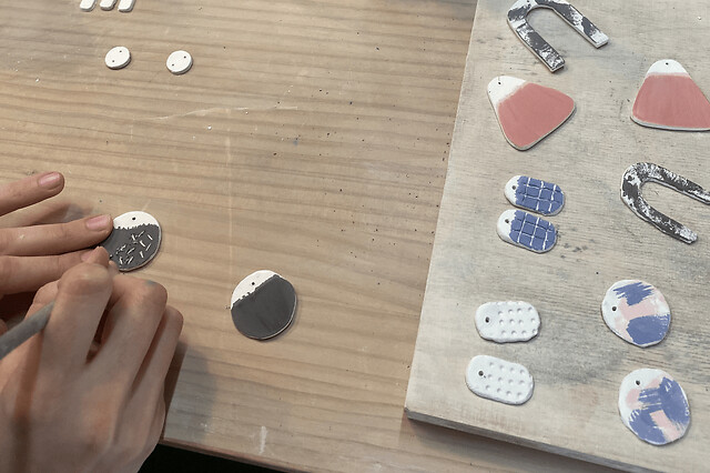 Atelier création de boucles d'oreilles en porcelaine aux Lilas