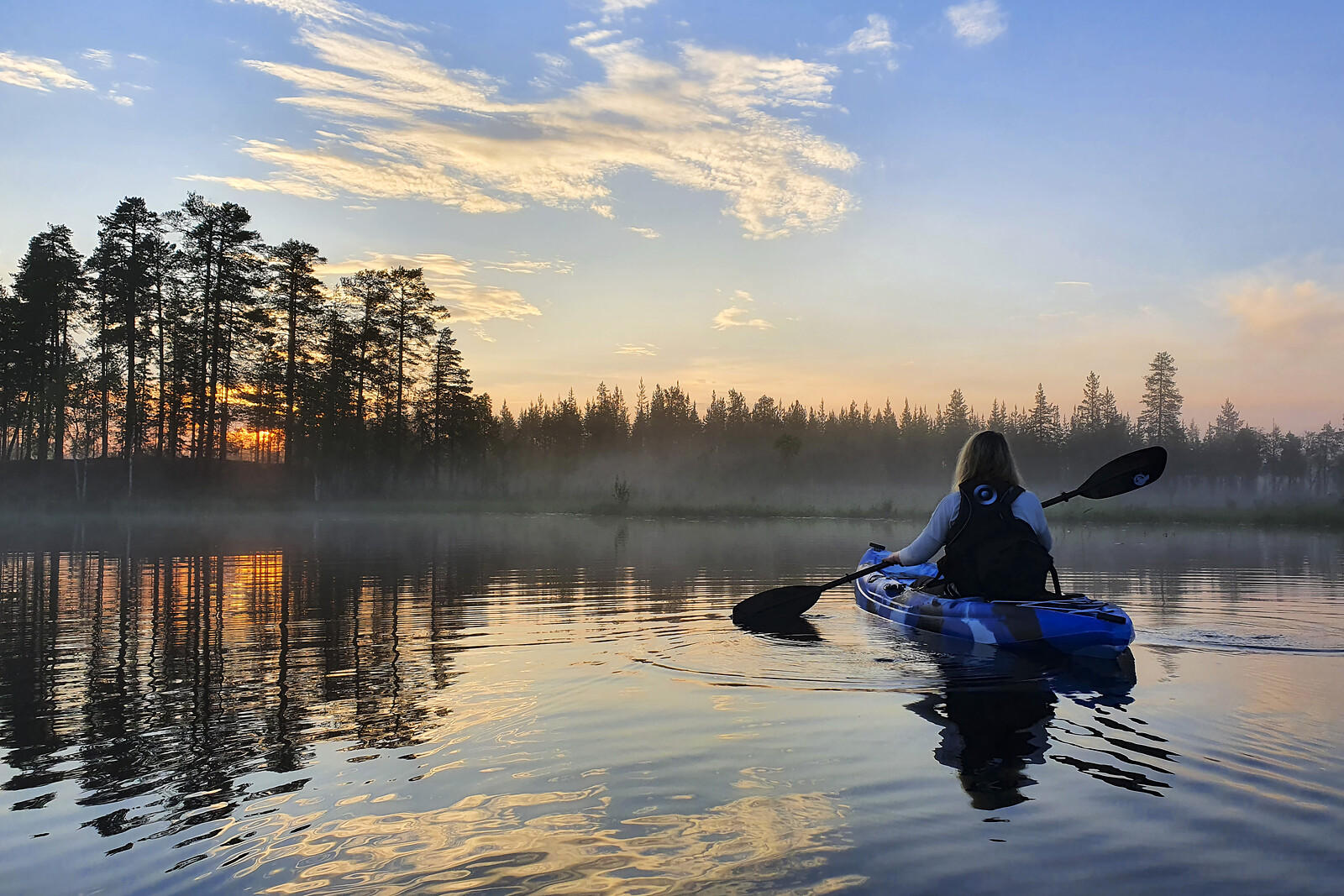 Go Dream KAJAKTUR FOR 2- Oplevelsesgaver ADVENTURE - Tag med på en uforglemmelig kajaktur gennem en idyllisk skovå i Sverige, hvor naturens ro og