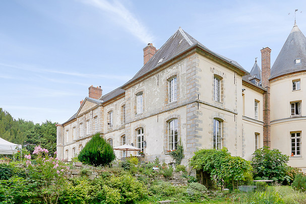 Séjour gourmand avec petit déjeuner, attention romantique, bouteille de champagne et dîner proche de