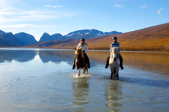 RIDETUR VED KEBNEKAISERFJELDET,