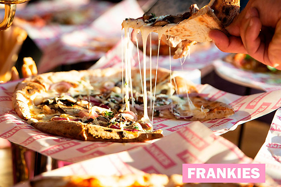 Feast På Frankies Pizza - Mad og